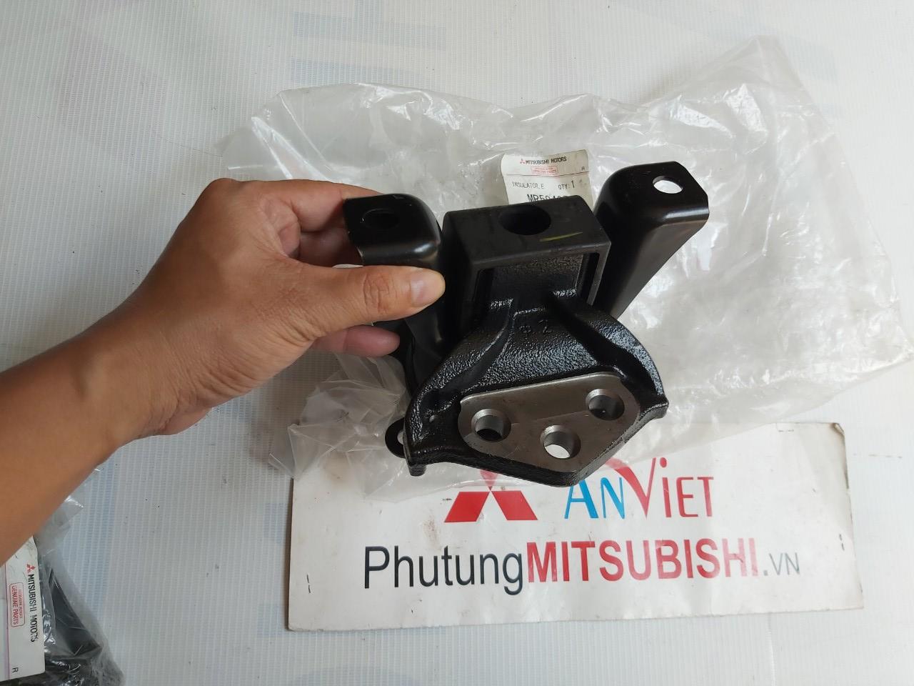 Chân máy dầu Mitsubishi Grandis
