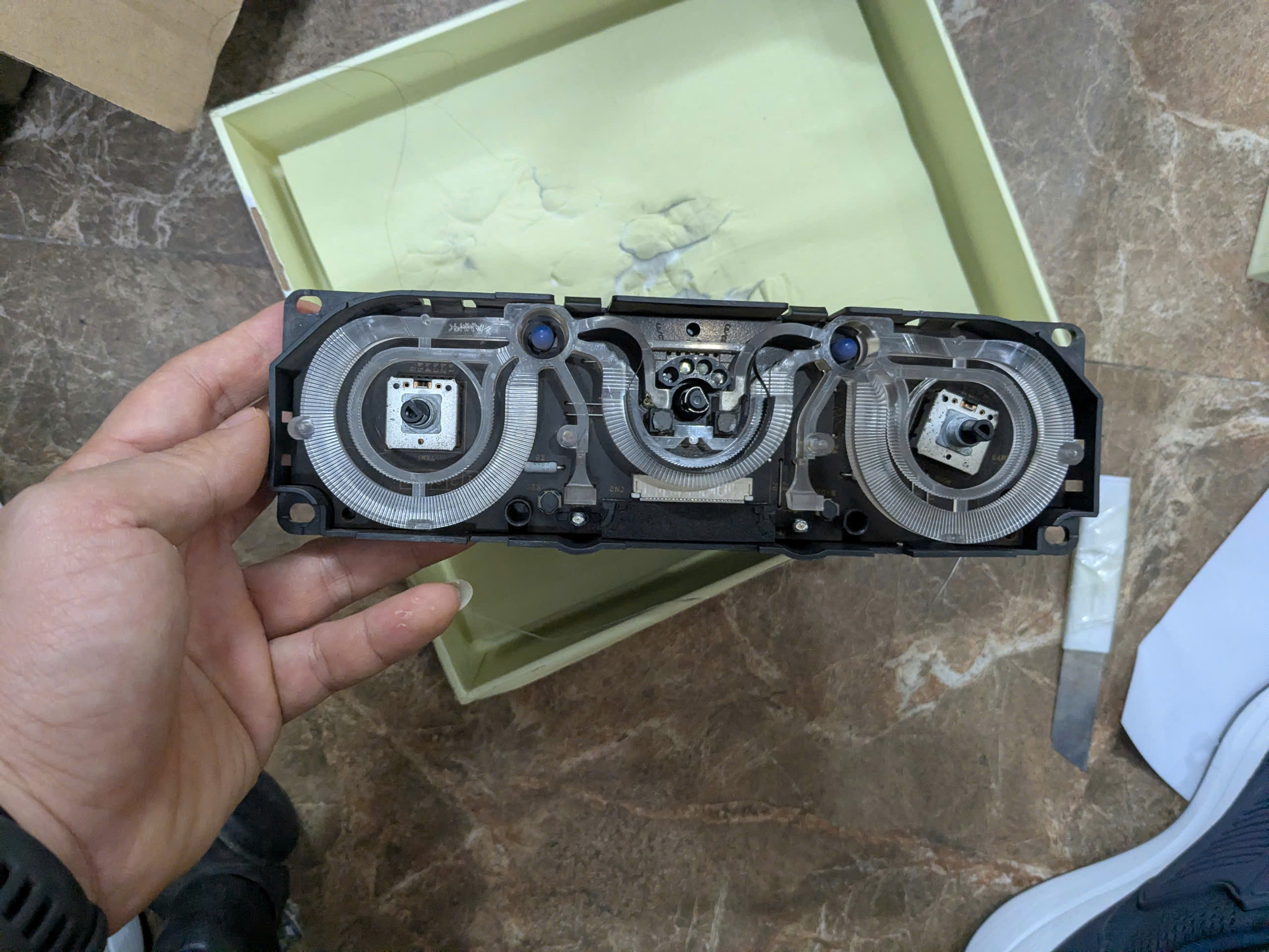 Cụm công tắc điều khiển điều hòa xe Mitsubishi Grandis hàng bãi