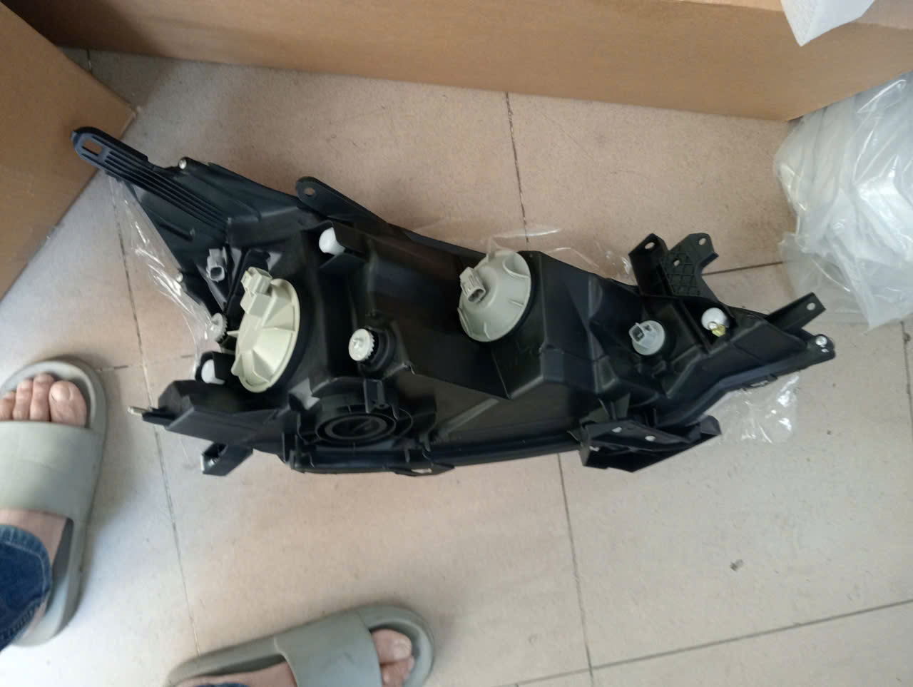 Đèn pha Mitsubishi Grandis Halogen chóa trắng hàng OEM