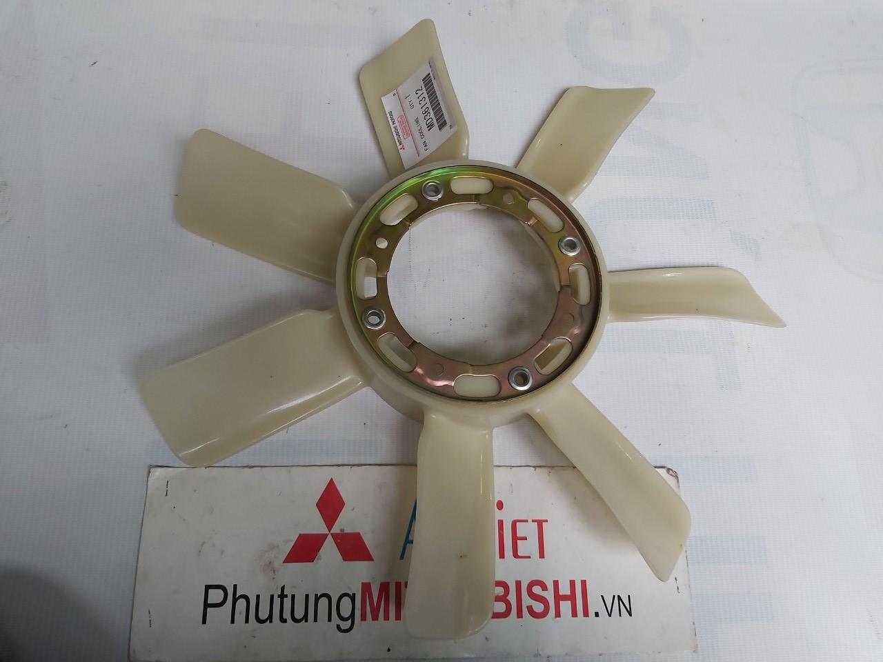 Cánh quạt két nước xe Mitsubishi Jolie