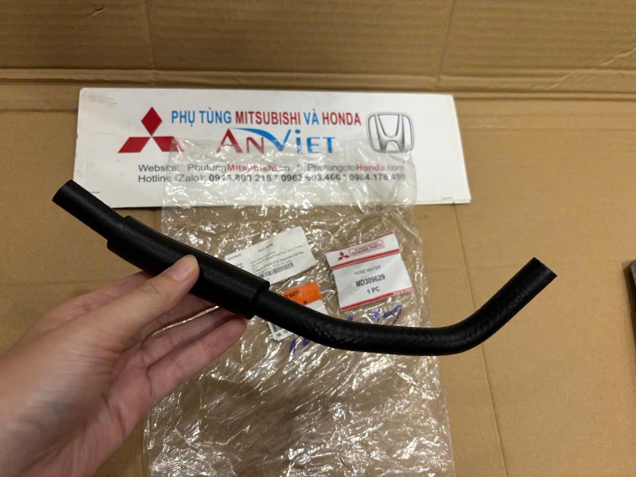 Ống nước bướm ga xe Mitsubishi Jolie 2001-2006