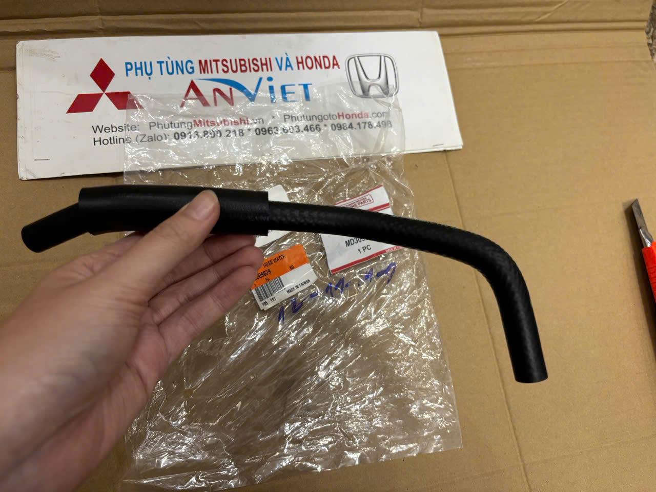 Ống nước bướm ga xe Mitsubishi Jolie 2001-2006