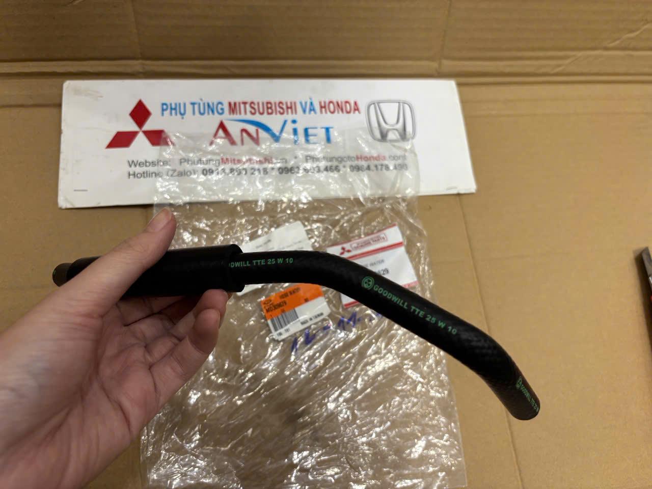 Ống nước bướm ga xe Mitsubishi Jolie 2001-2006