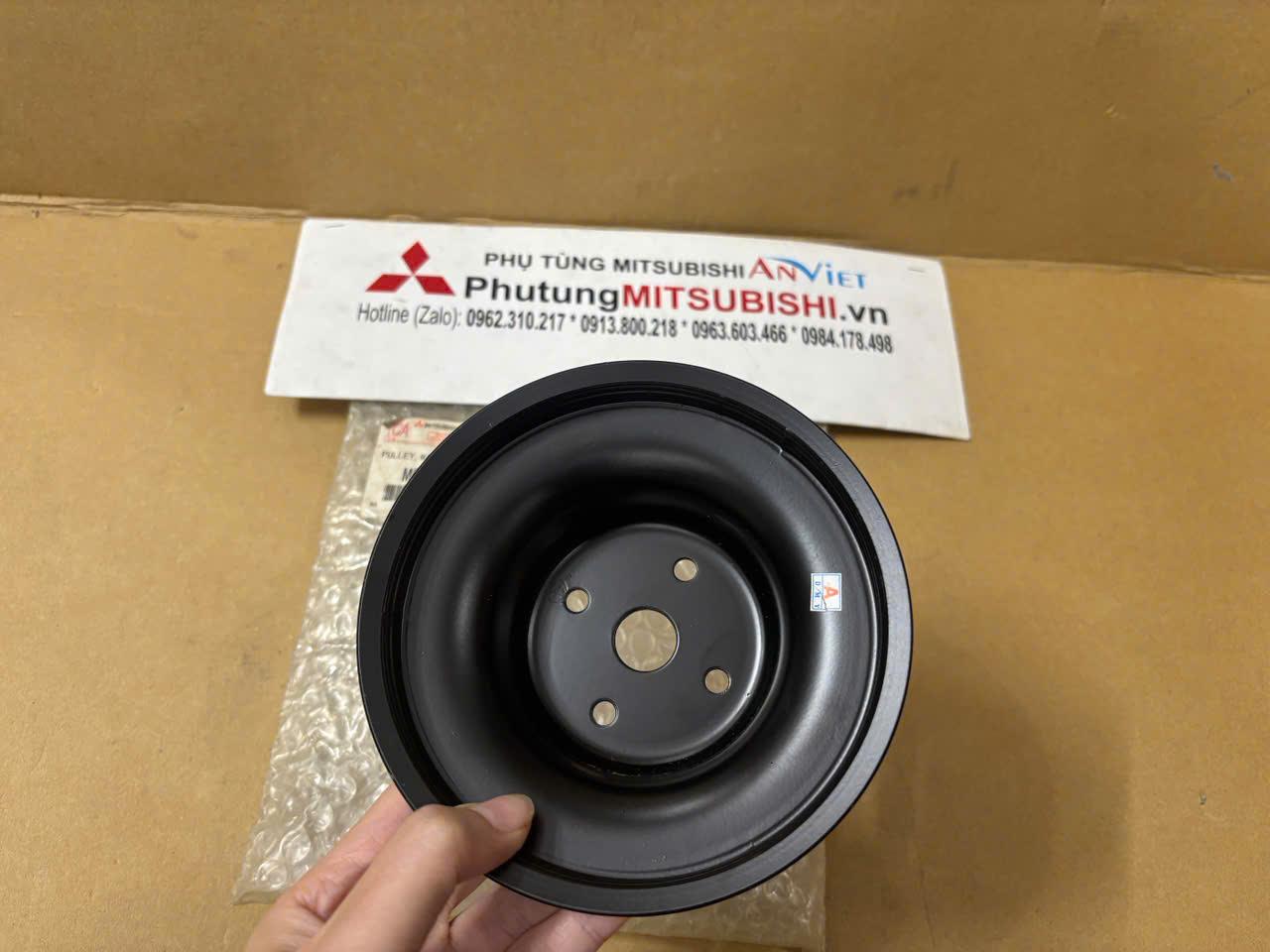 Puly Bơm nước xe Mitsubishi Jolie, Zinger và Triton
