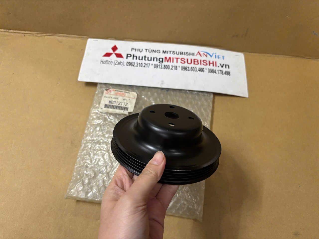Puly Bơm nước xe Mitsubishi Jolie, Zinger và Triton