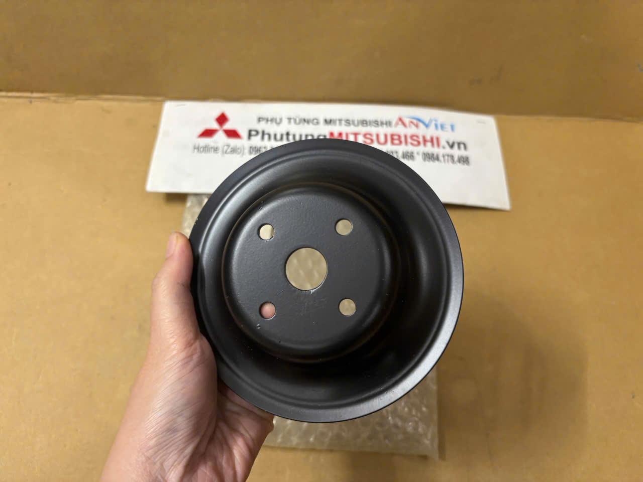 Puly Bơm nước xe Mitsubishi Jolie, Zinger và Triton