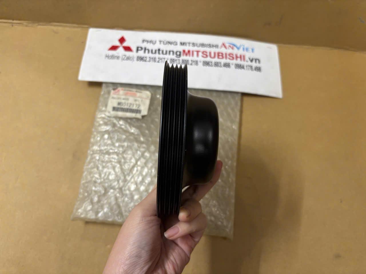 Puly Bơm nước xe Mitsubishi Jolie, Zinger và Triton