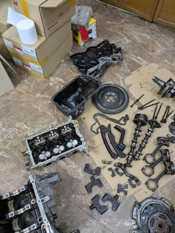 Bưởng nhôm, nắp che cam liền bơm dầu Mitsubishi Attrage, Mirage hàng bãi