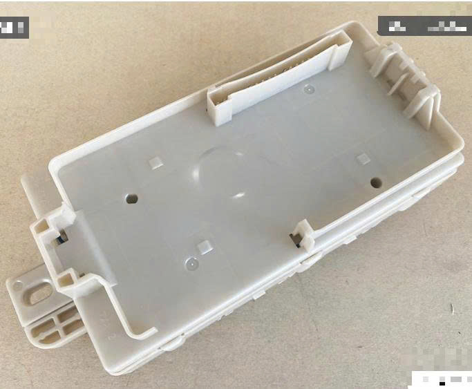 Hộp cầu chì trong táp lô Mitsubishi Attrage, Mirage