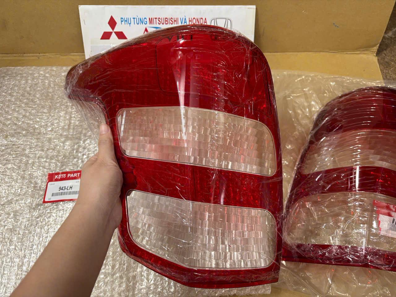 Mặt kính đèn hậu, Vỏ mặt đèn lái sau xe Mitsubishi Triton 2016-2019