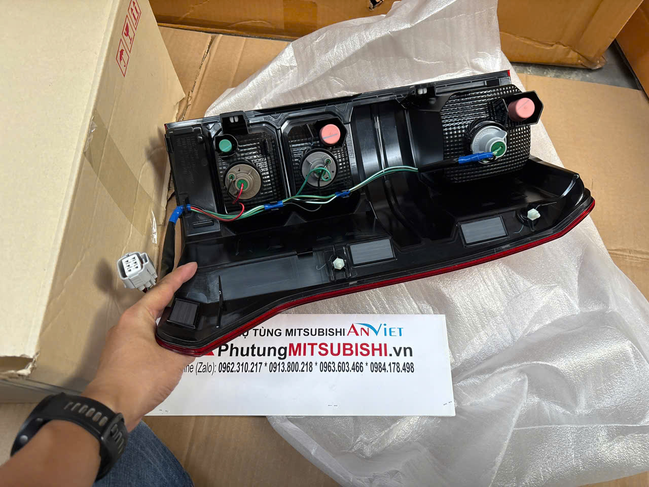 Đèn hậu, Đèn lái sau xe Mitsubishi Triton 2024-2025 bản Halogen