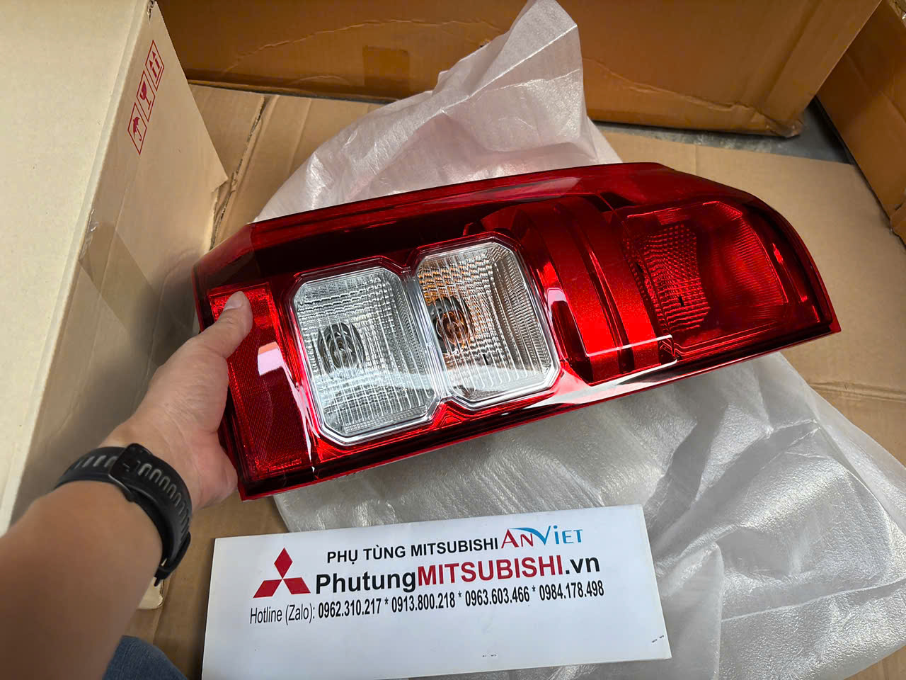 Đèn hậu, Đèn lái sau xe Mitsubishi Triton 2024-2025 bản Halogen