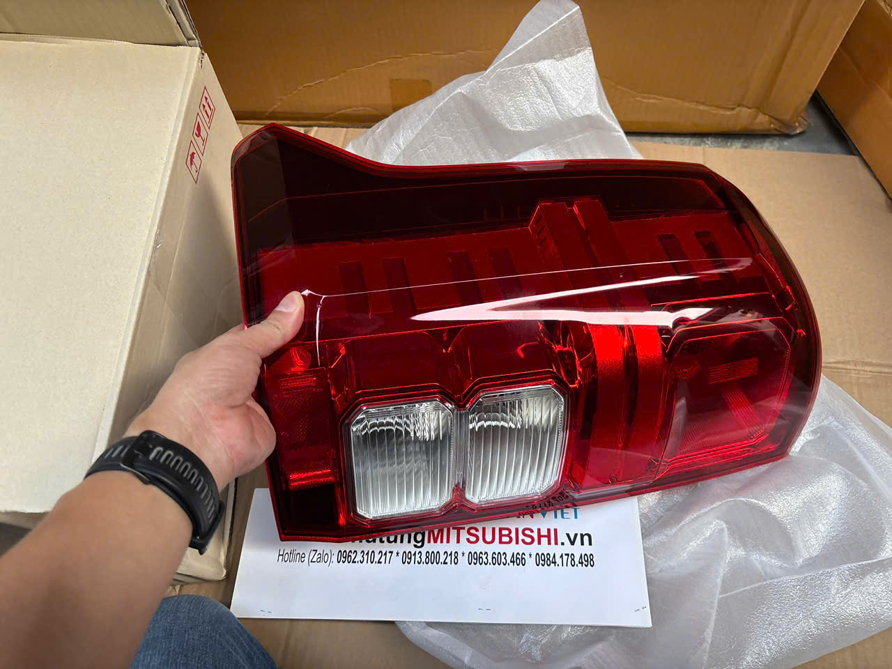 Đèn hậu, Đèn lái sau xe Mitsubishi Triton 2024-2025 bản Halogen