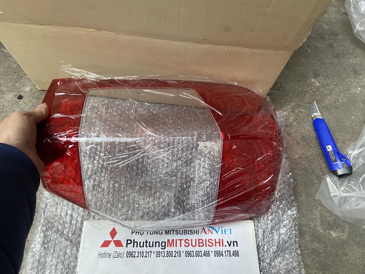 Nắp, mặt kính nhựa đèn hậu xe Mitsubishi Triton 2019-2025