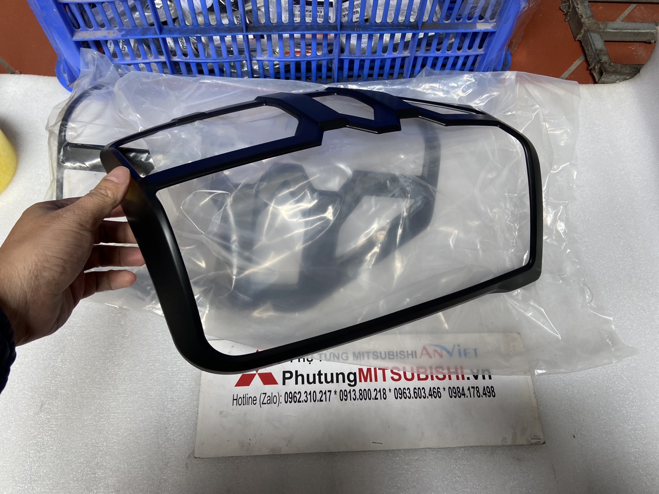 Ốp trang trí đèn hậu xe Mitsubishi Triton 2019-2024