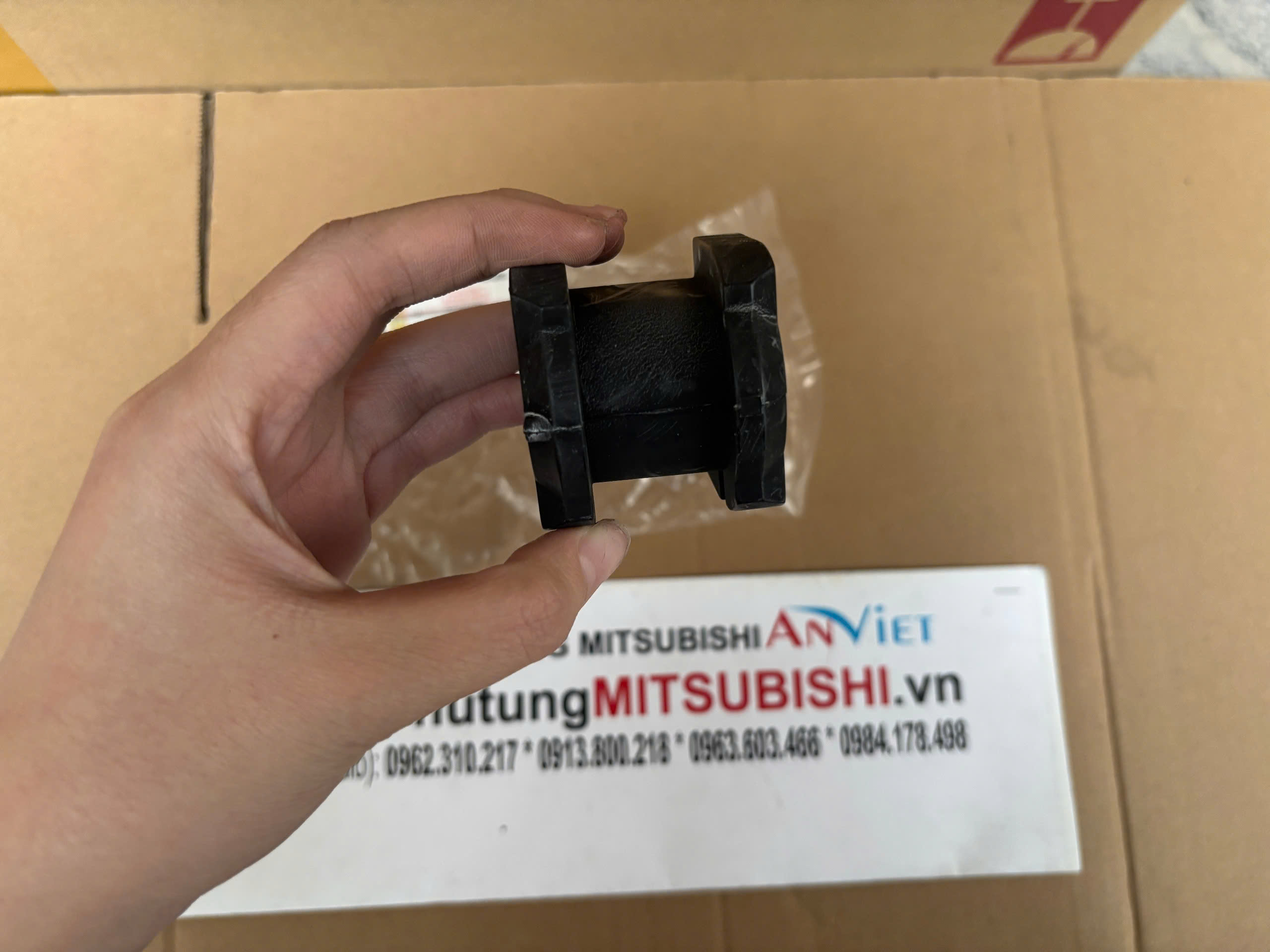 Cao Su Ốp Cân Bằng Trước xe Mitsubishi Xpander