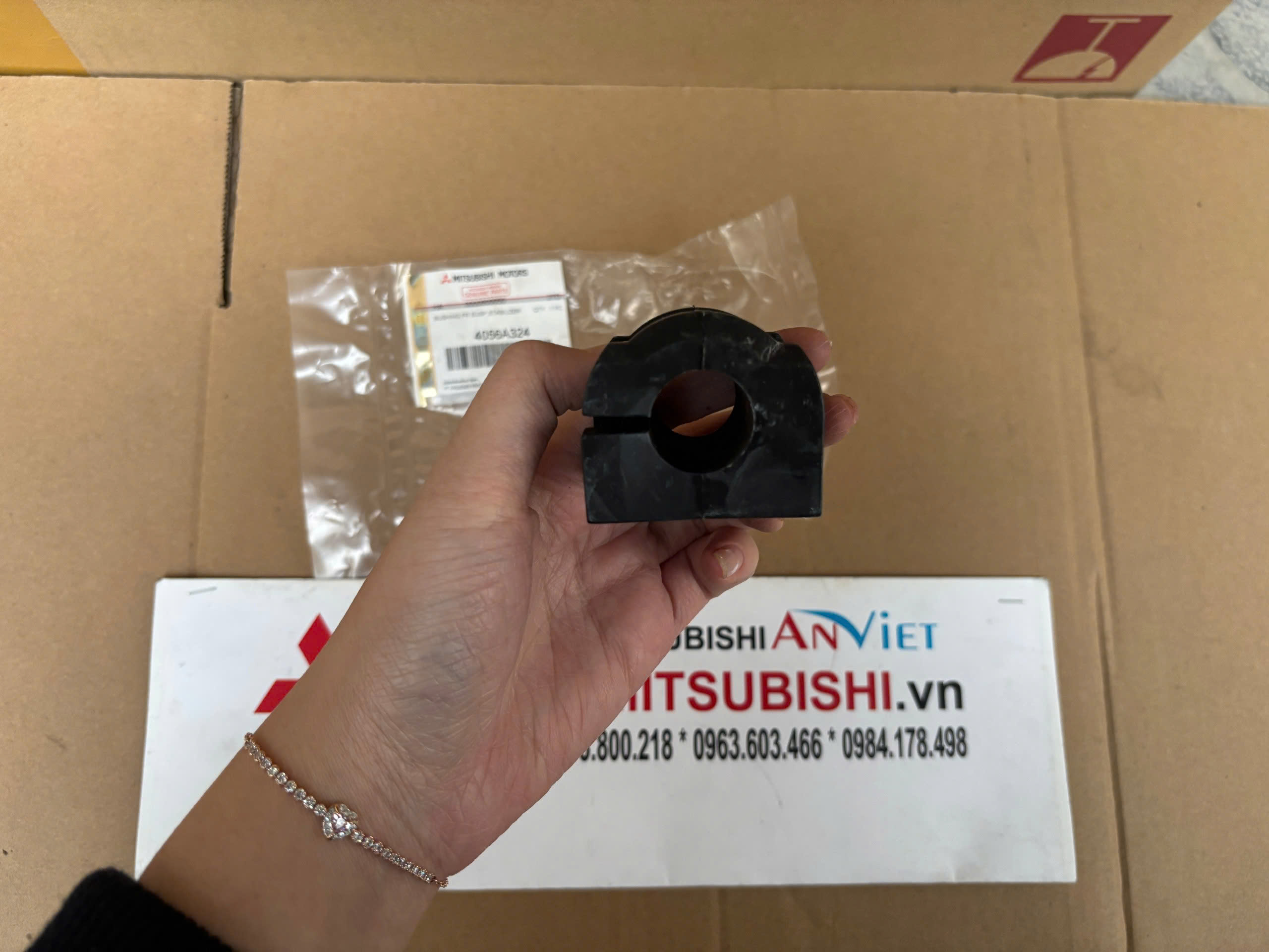 Cao Su Ốp Cân Bằng Trước xe Mitsubishi Xpander