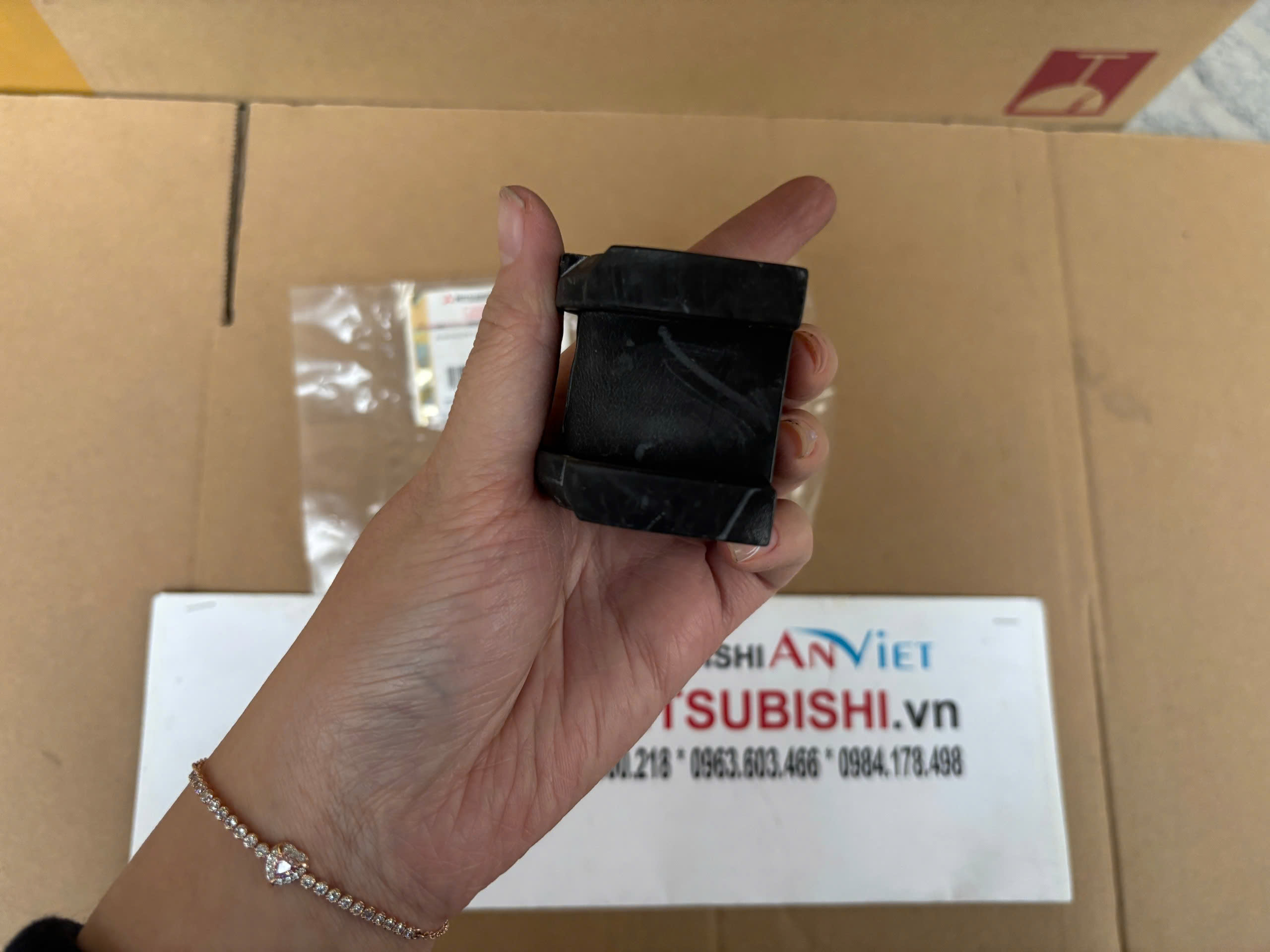 Cao Su Ốp Cân Bằng Trước xe Mitsubishi Xpander