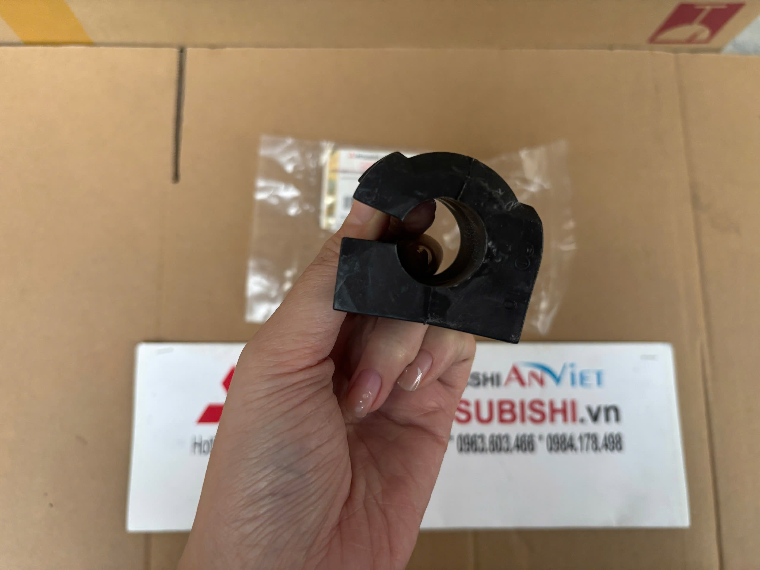 Cao Su Ốp Cân Bằng Trước xe Mitsubishi Xpander