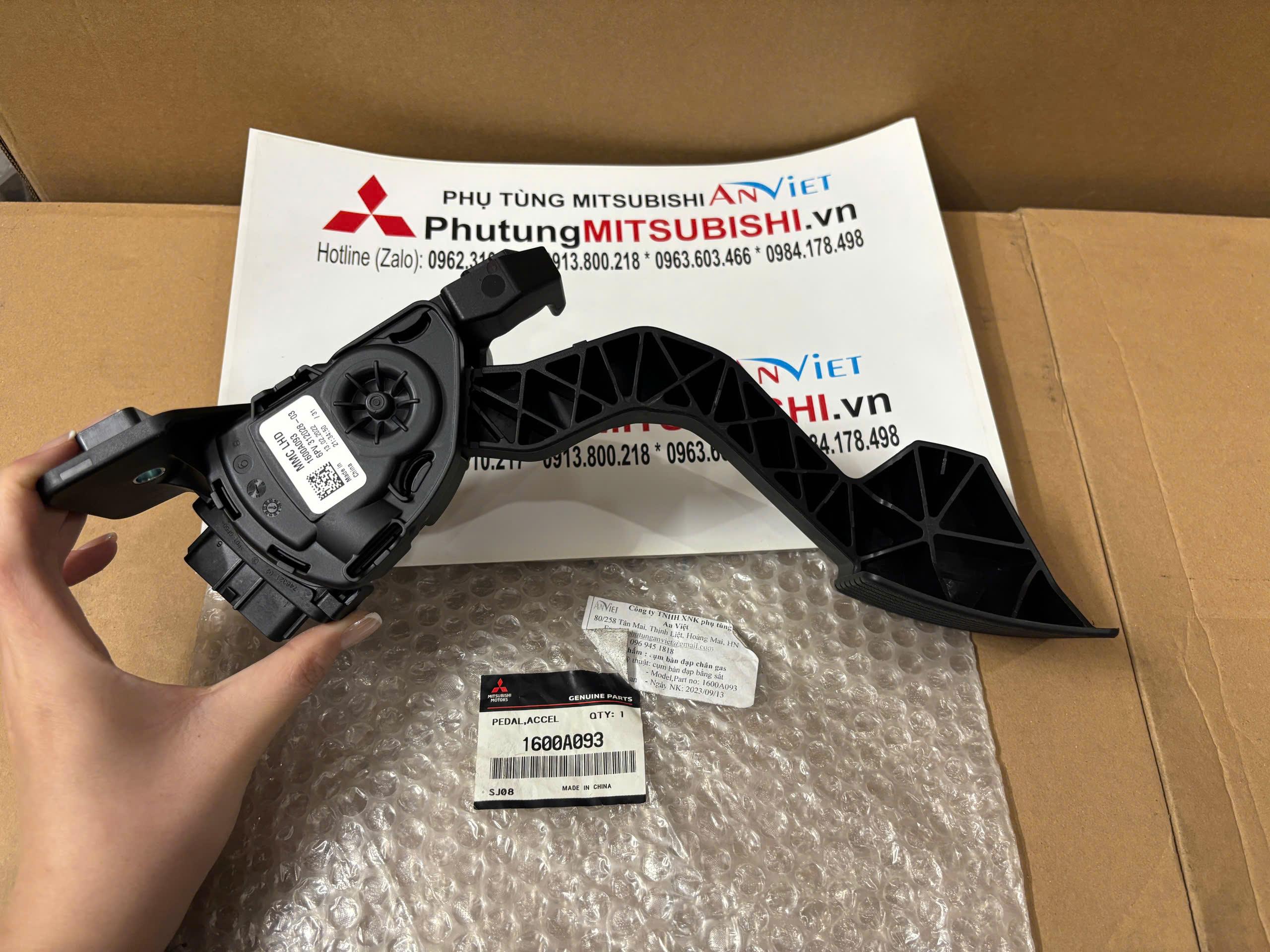 Chân đạp ga xe Mitsubishi Xpander