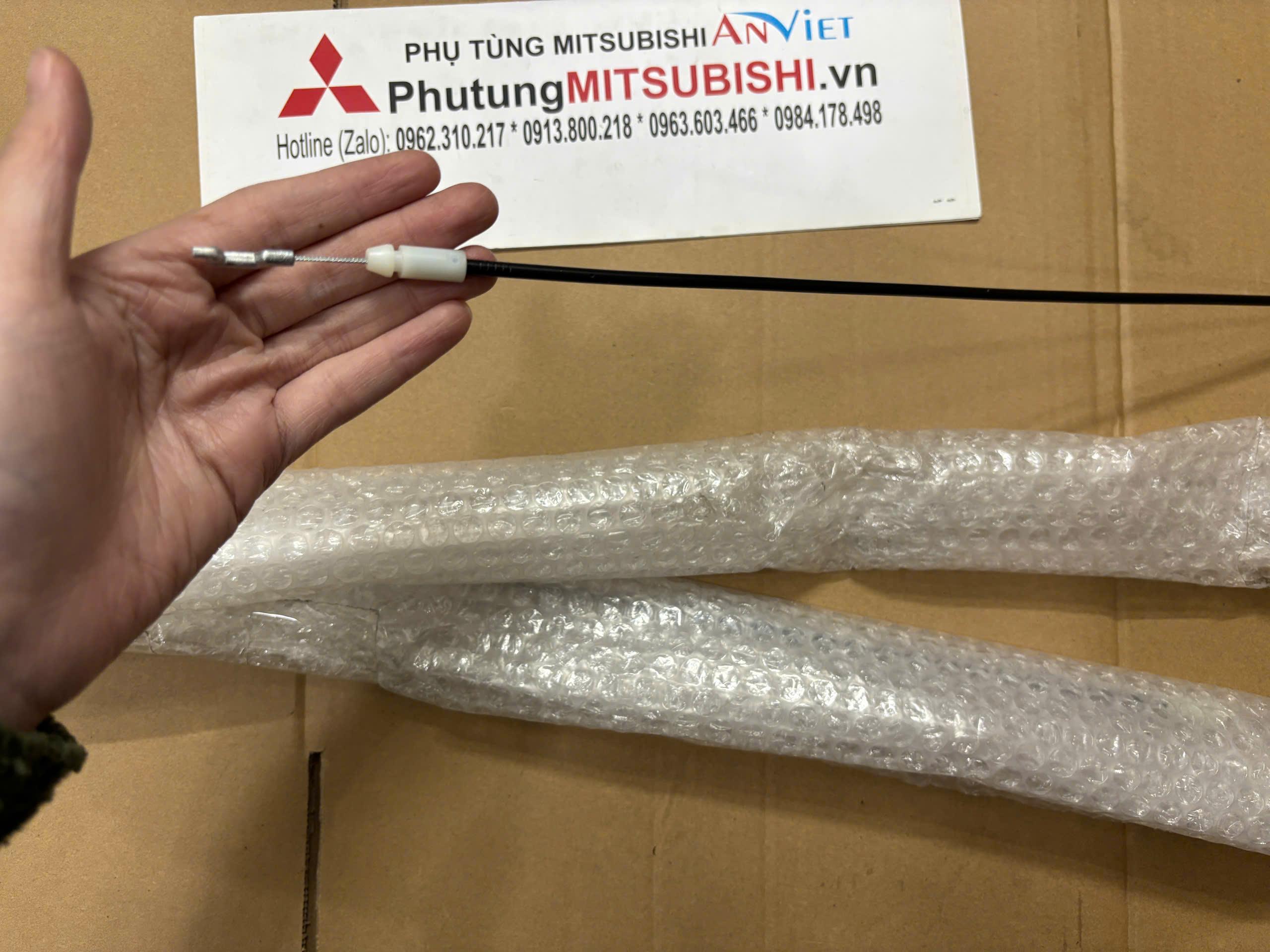 Dây giật tay mở cửa trong trước xe Mitsubishi Xpander