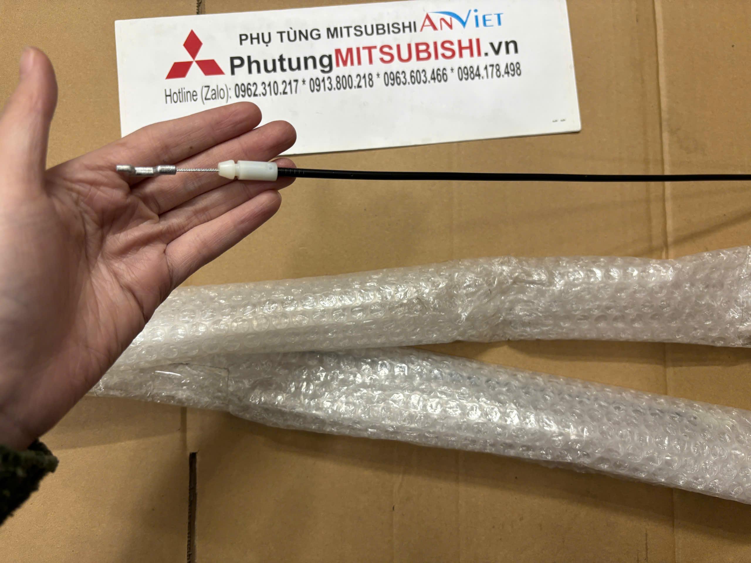 Dây giật tay mở cửa trong trước xe Mitsubishi Xpander