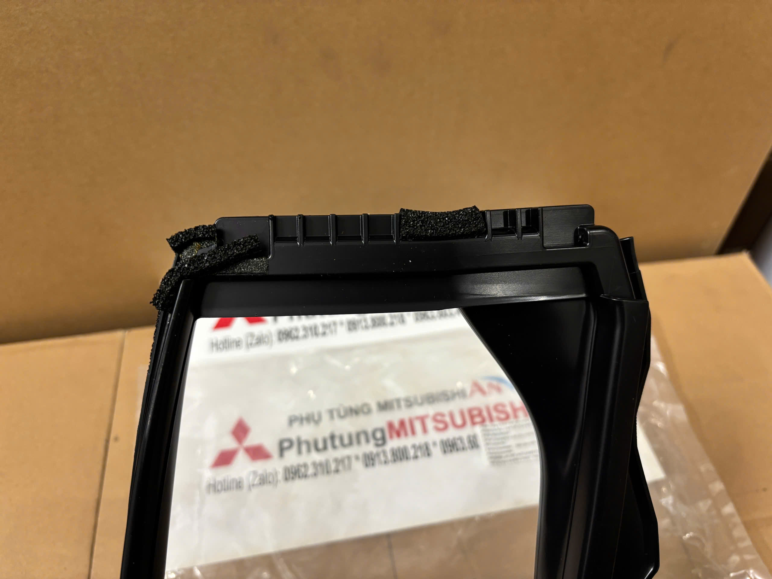 Gioăng kính chết cửa trước xe Mitsubishi Xpander
