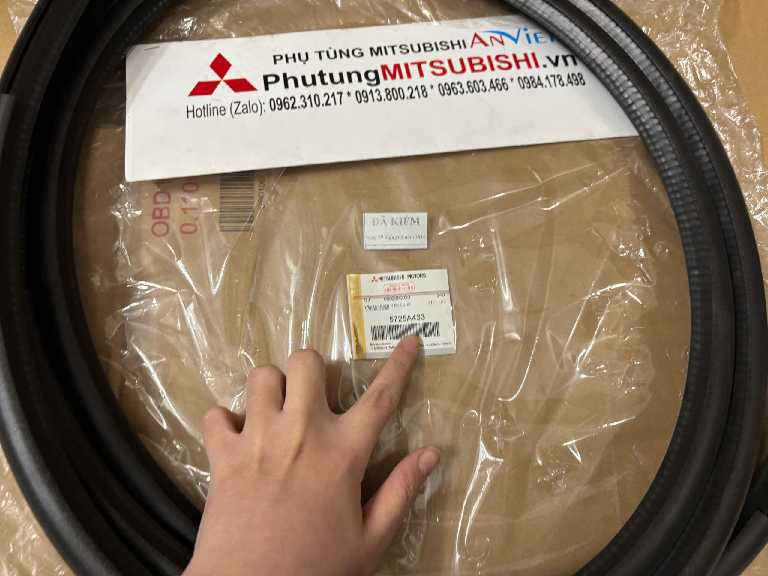 Gioăng khung cửa trước xe Mitsubishi Xpander