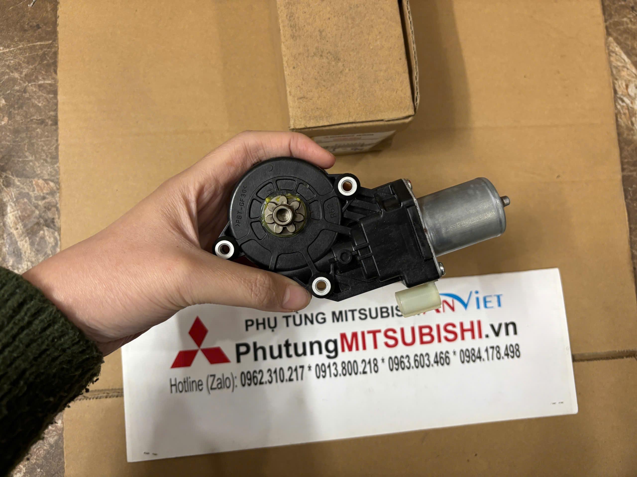 Mô tơ lên xuống kính xe Mitsubishi Xpander