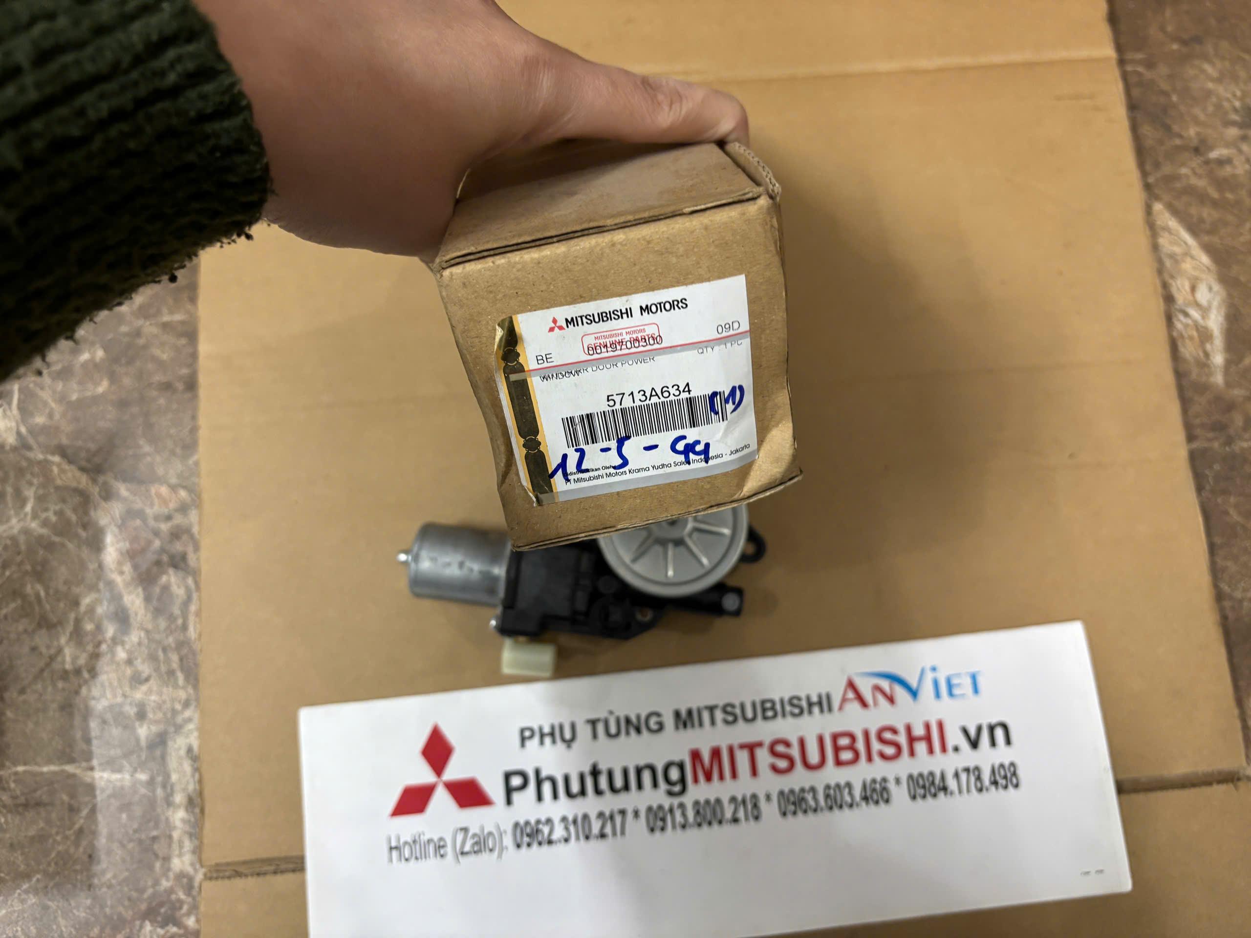 Mô tơ lên xuống kính xe Mitsubishi Xpander