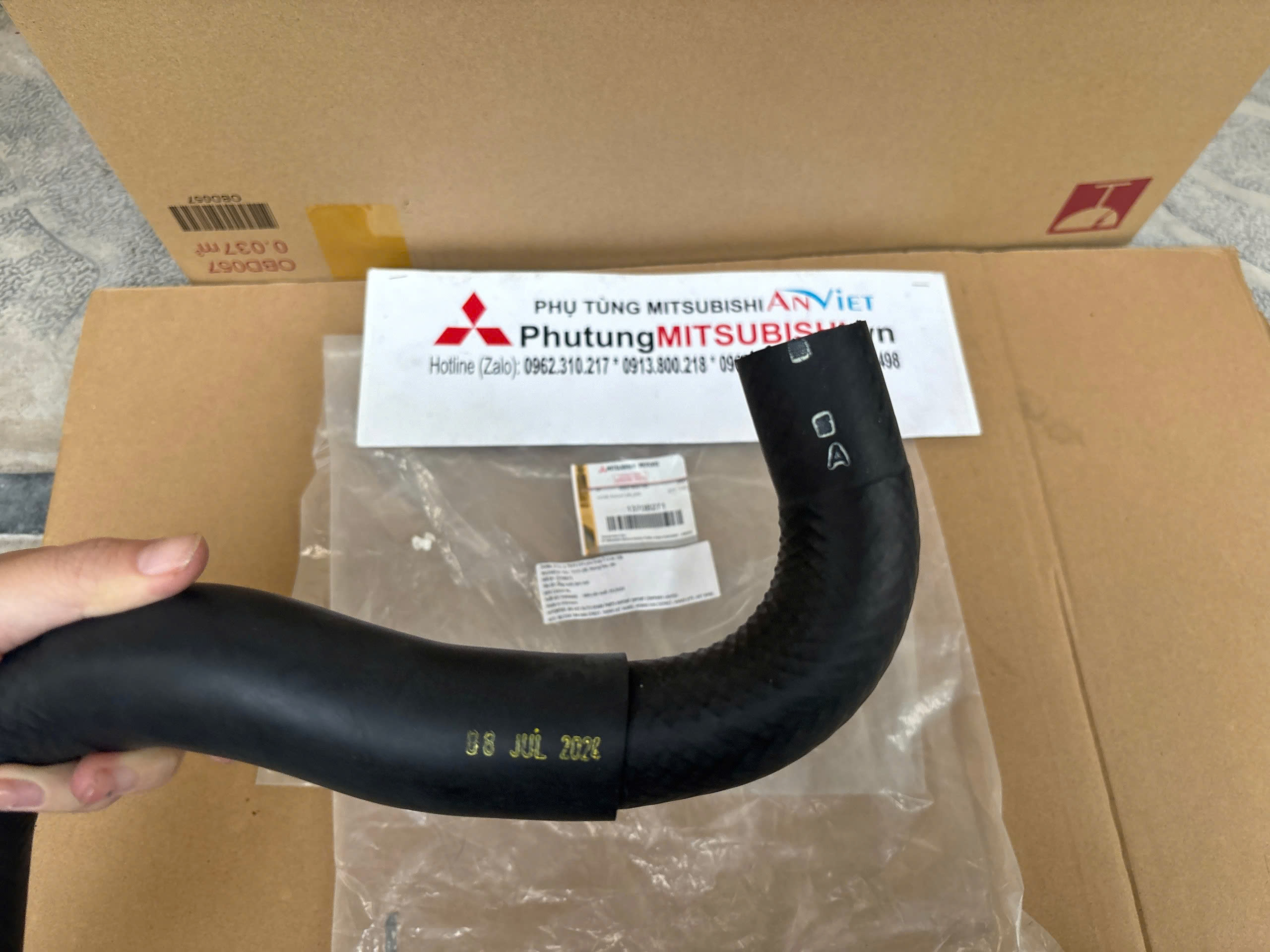 Ống cao su vào két nước xe Mitsubishi Xpander