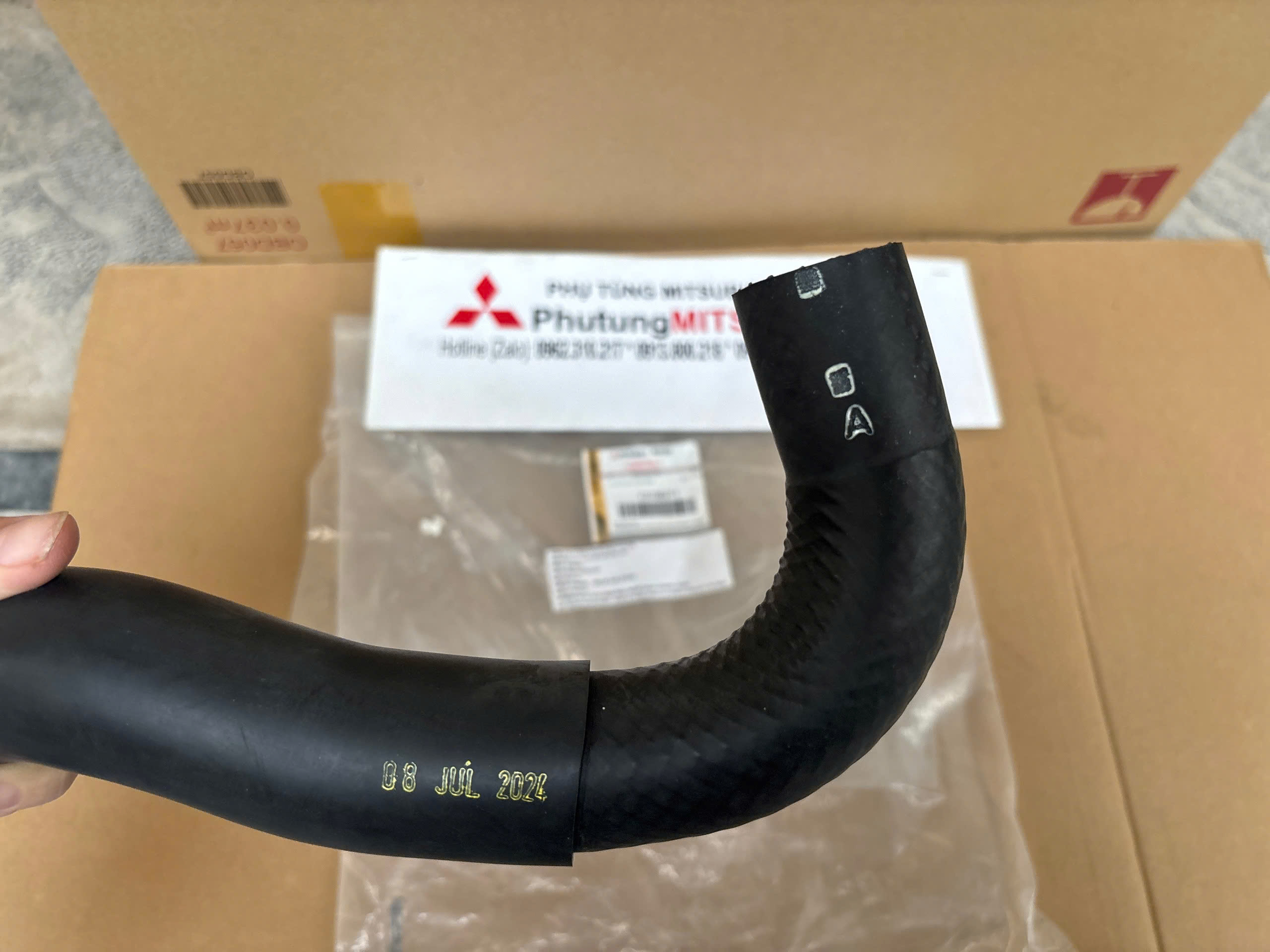 Ống cao su vào két nước xe Mitsubishi Xpander