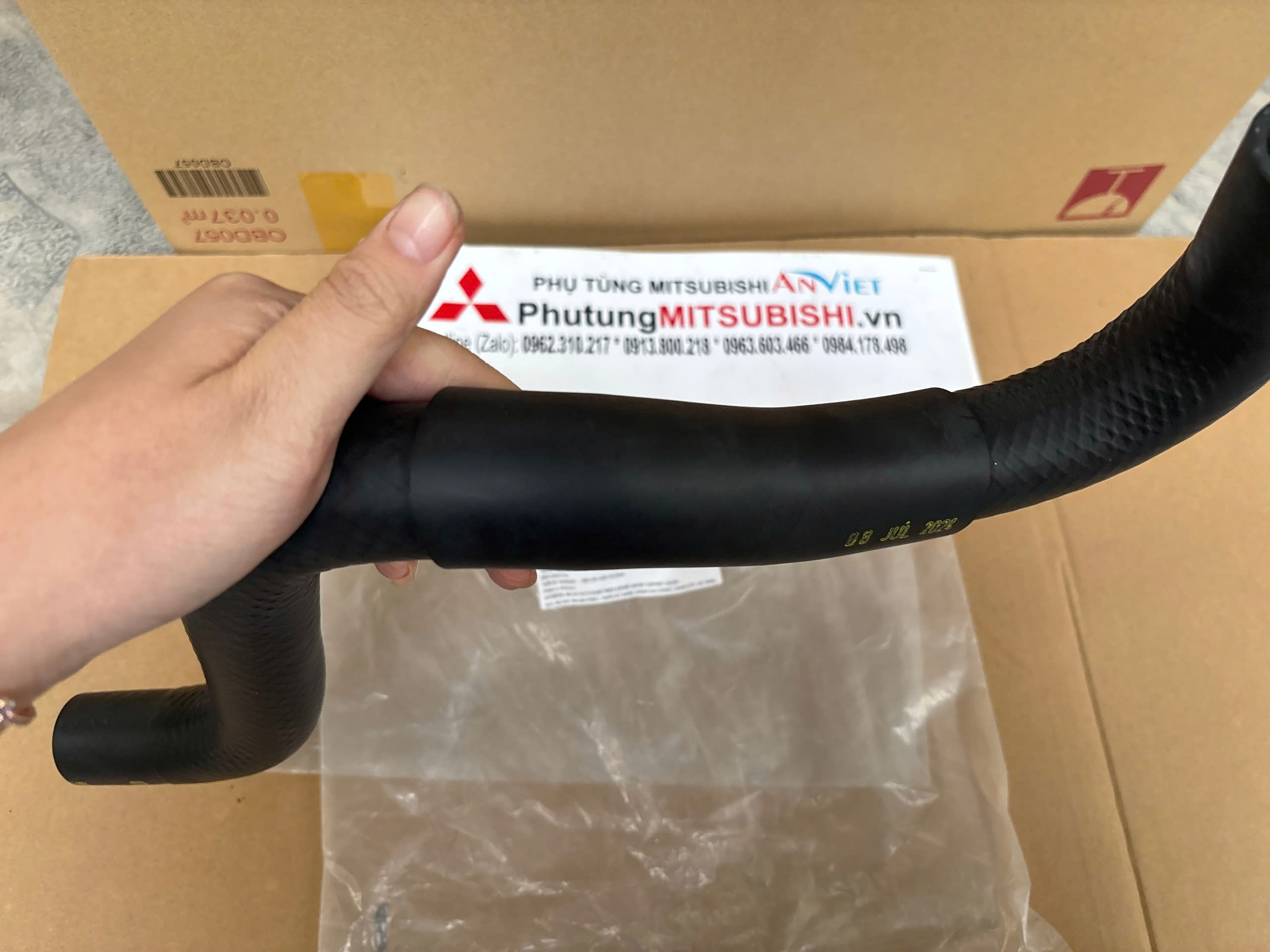 Ống cao su vào két nước xe Mitsubishi Xpander