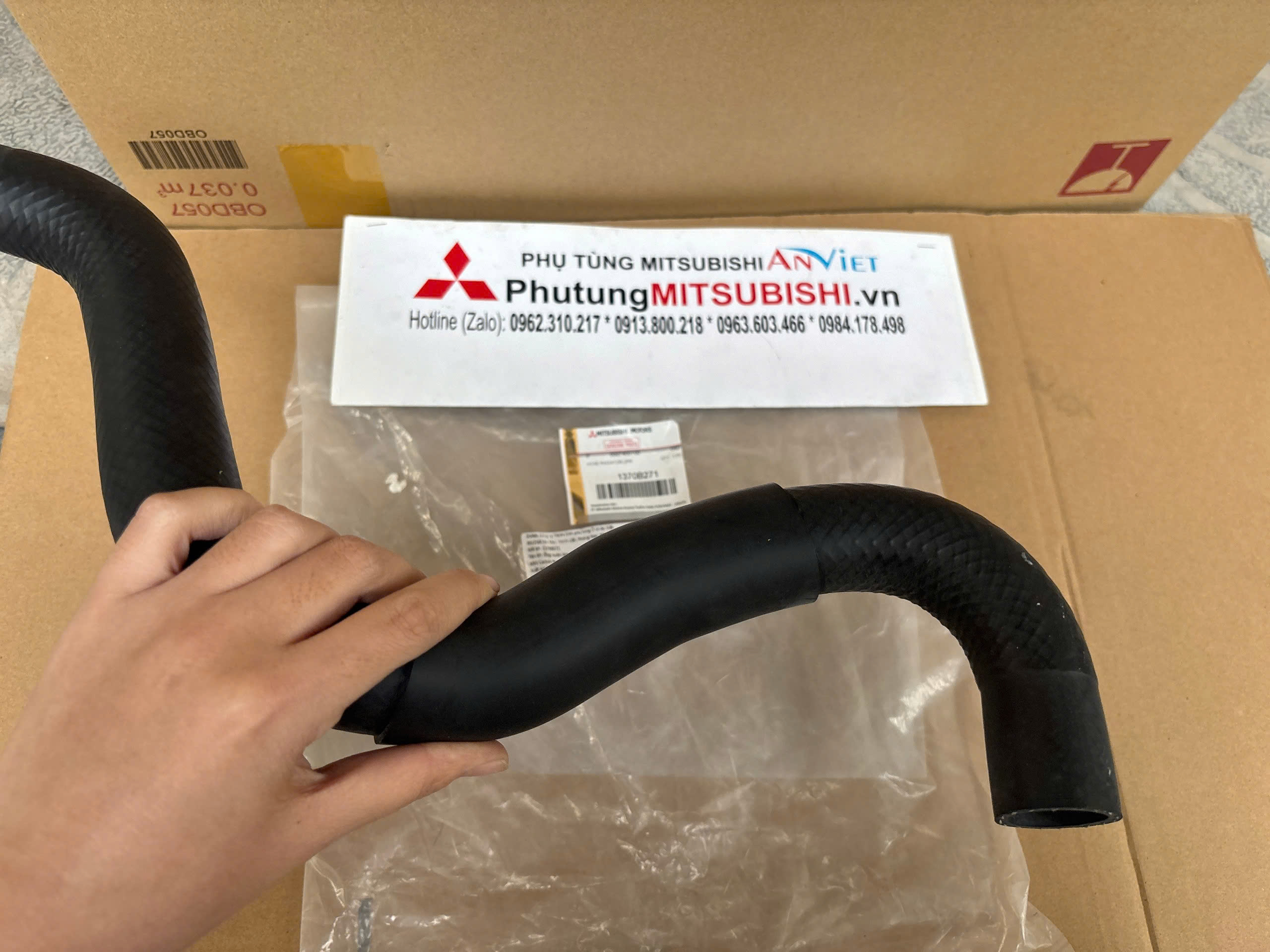 Ống cao su vào két nước xe Mitsubishi Xpander