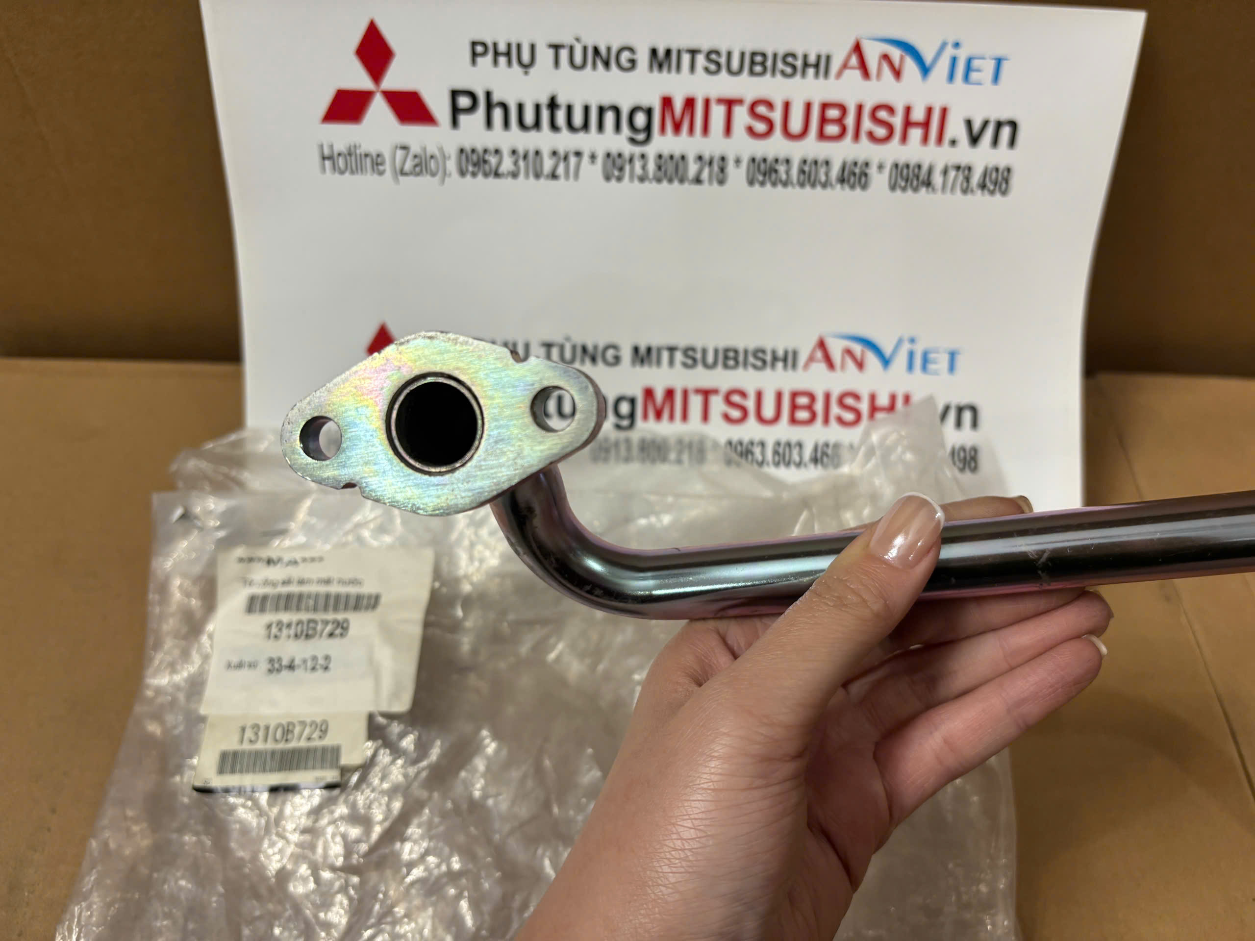 Ống nạp nước vào bơm nước xe Mitsubishi Xpander