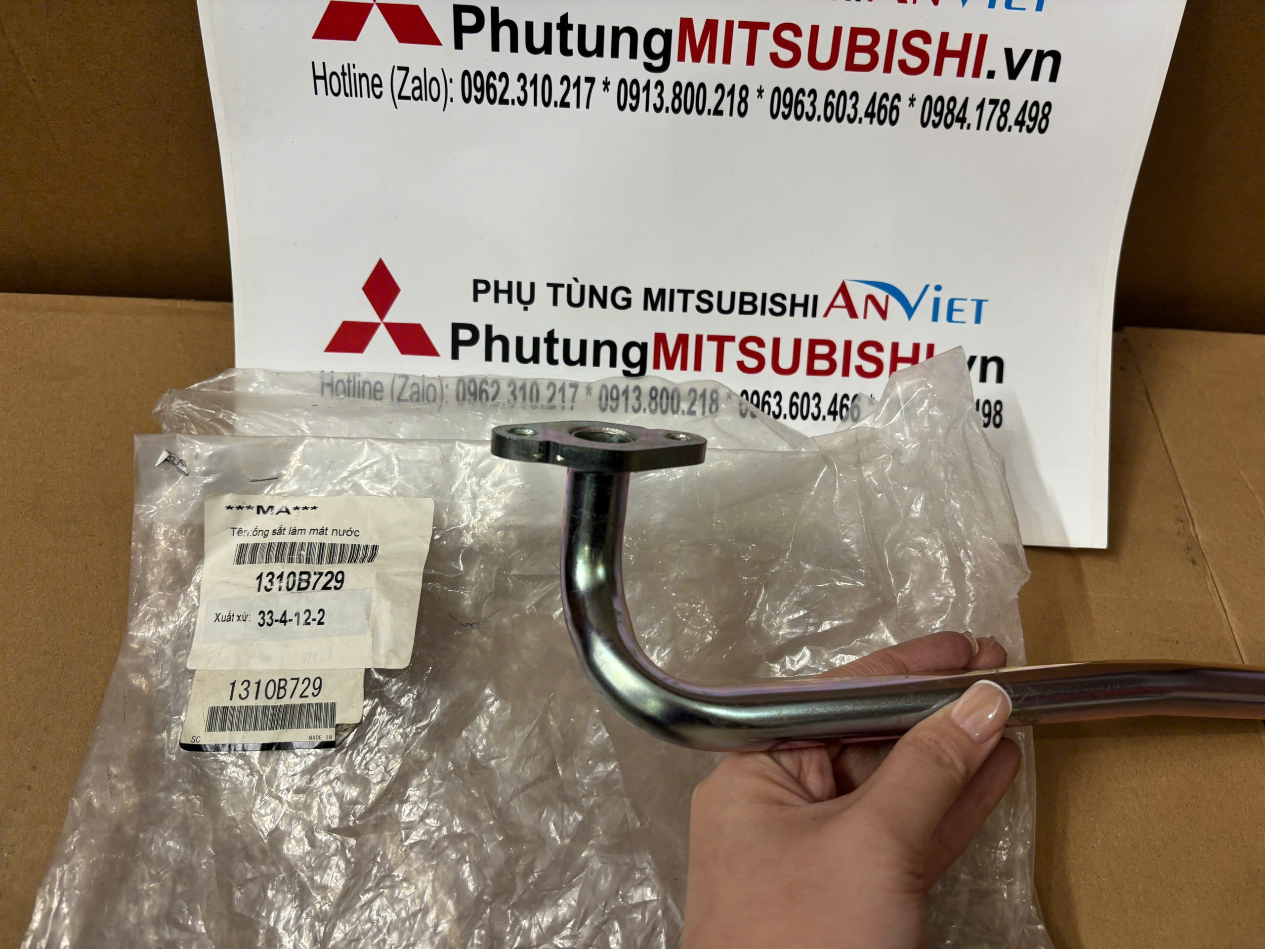 Ống nạp nước vào bơm nước xe Mitsubishi Xpander