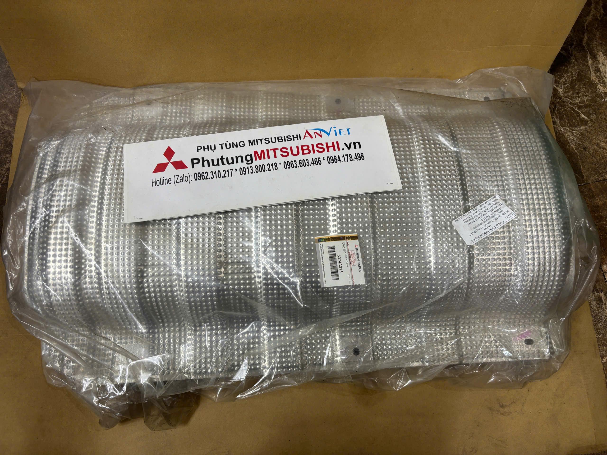 Tấm chắn nhiệt ống xả sàn xe Mitsubishi Xpander