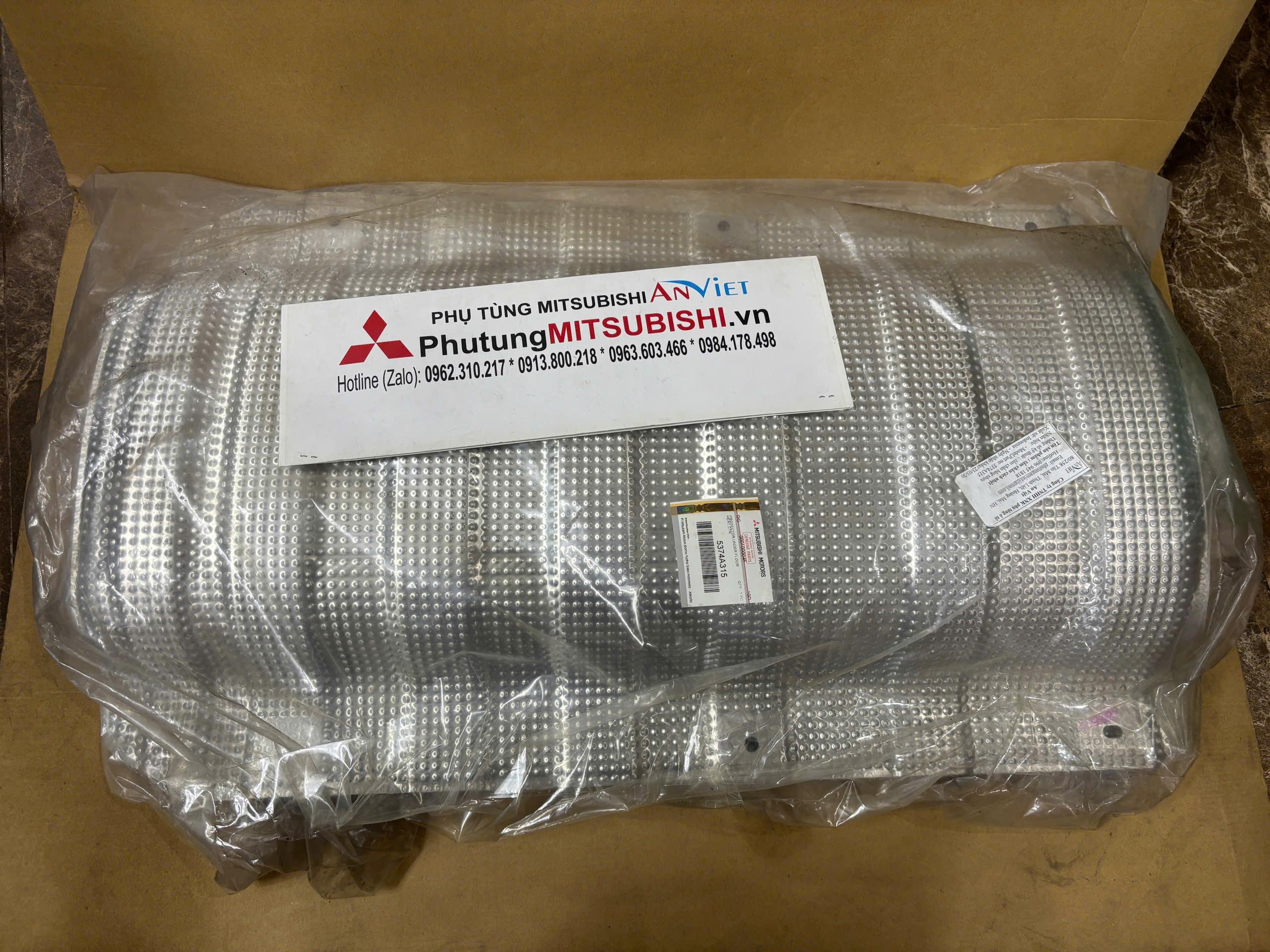 Tấm chắn nhiệt ống xả sàn xe Mitsubishi Xpander