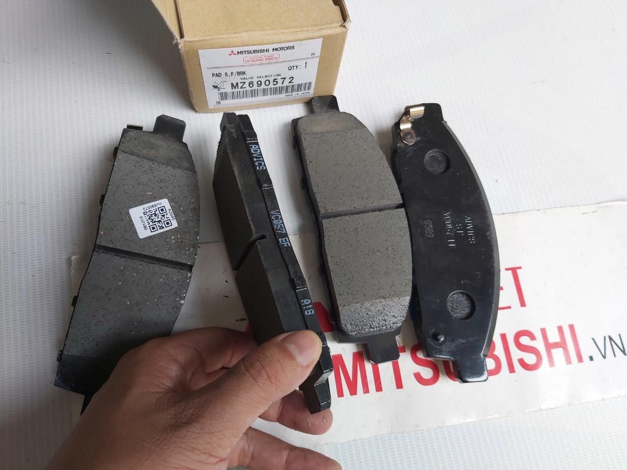 Má phanh trước xe mitsubishi Zinger