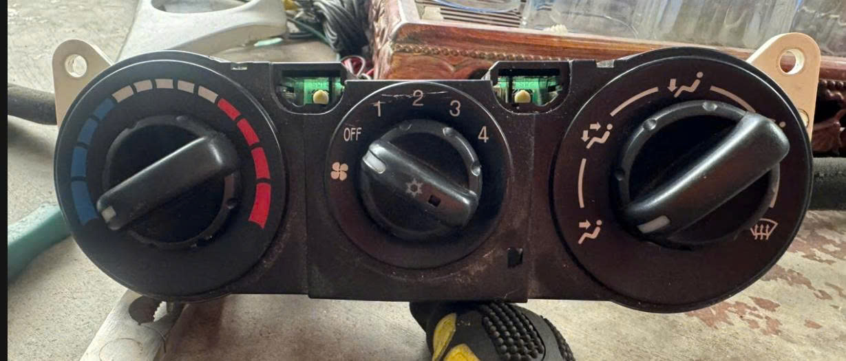 Công tắc điều khiển điều hòa Mitsubishi Zinger hàng bãi