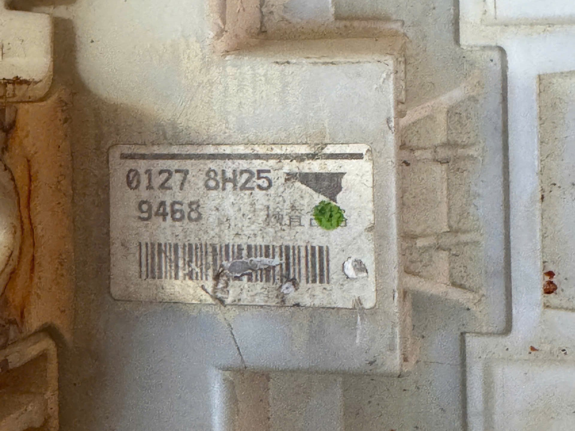 Hộp cầu chì trong táp lô Mitsubishi Zinger MN141329 