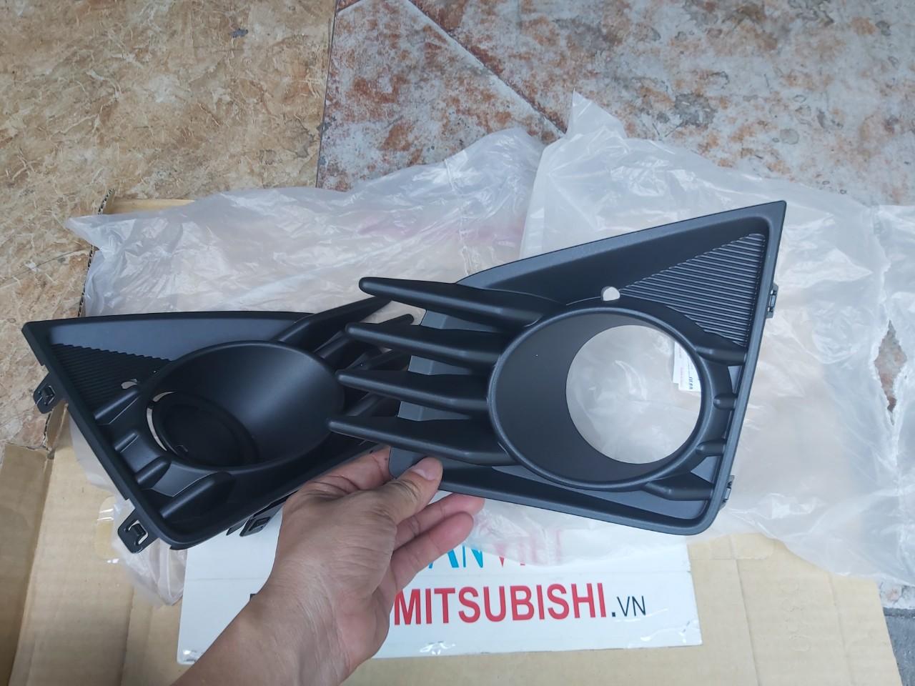 Ốp đèn gầm, Ốp đèn sương mù xe Mitsubishi Attrage