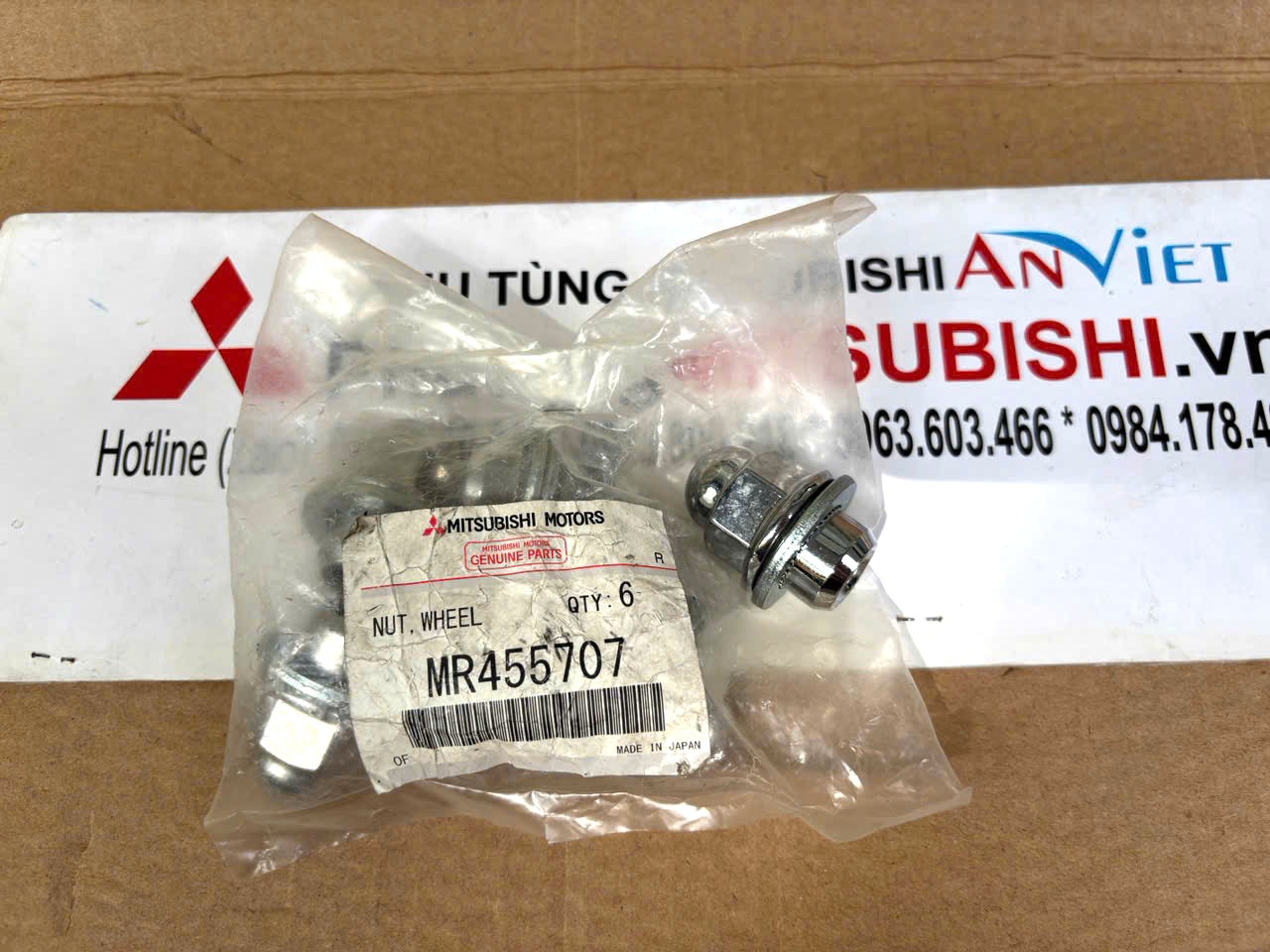 Bu l&ocirc;ng tắc k&ecirc; xe Mitsubishi