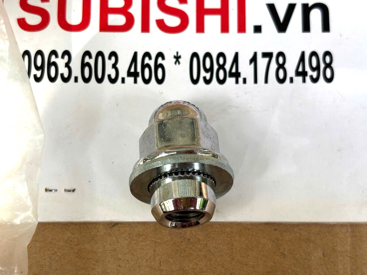 Bu lông tắc kê xe Mitsubishi MR455707
