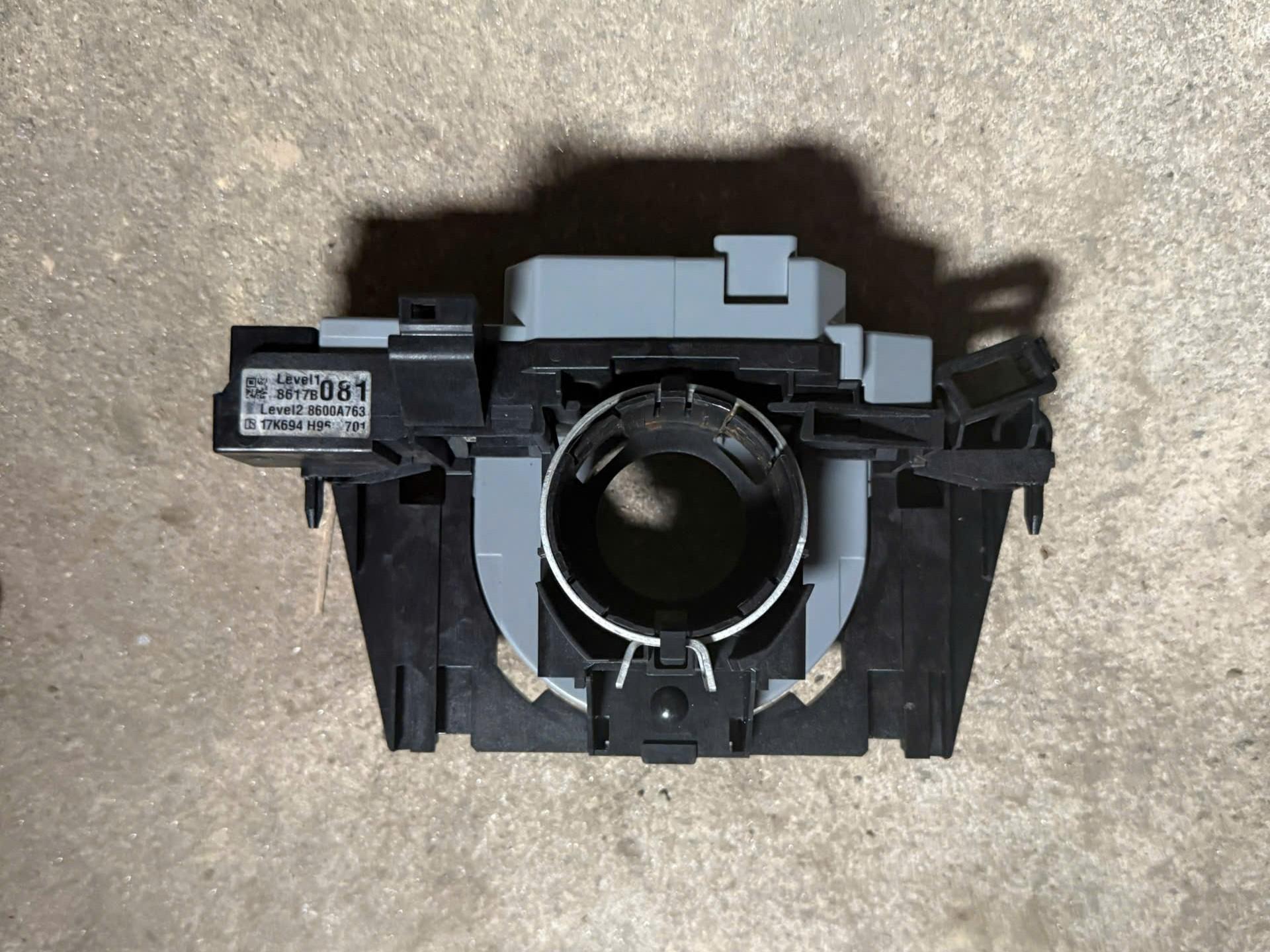 Cảm biến góc lái , dưới cáp còi vô lăng Xe Mitsubishi Attrage 2020-2026 8600A763 R17K694 H963-701 8617b081 854-2X03  lắp ở công tắc pha cốt  và gạt mưa