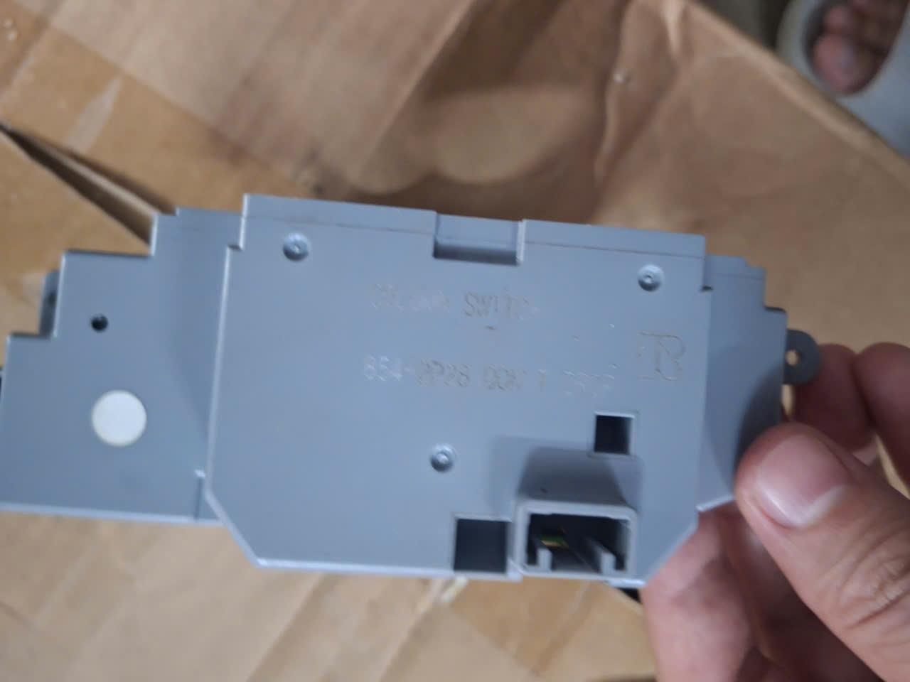 Cảm biến góc lái , dưới cáp còi vô lăng Xe Mitsubishi Attrage 2020-2026 8600A763 R17K694 H963-701 8617b081 854-2X03  lắp ở công tắc pha cốt  và gạt mưa