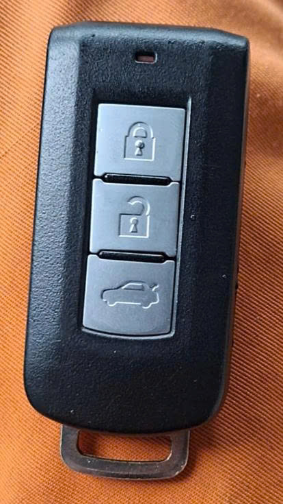 Chìa Khóa Xe Mitsubishi Attrage 2014 - 2026 , chìa khóa xe Attrage loại 3 nút bấm 8637B330 8637C288 434MHz ID47 OUCGHR-M014