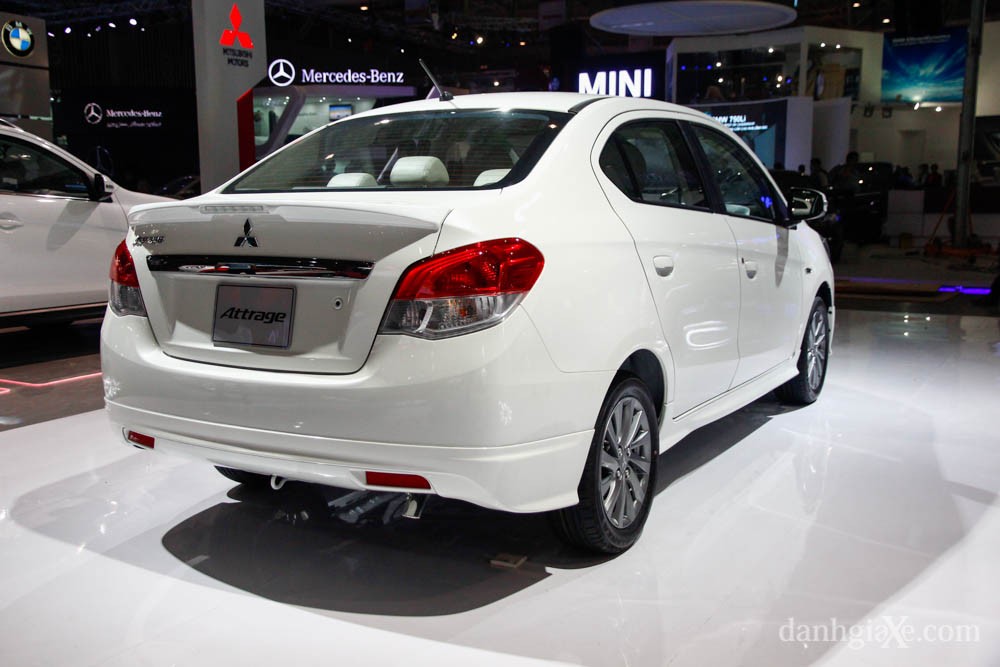 Đèn hậu xe Mitsubishi Attrage