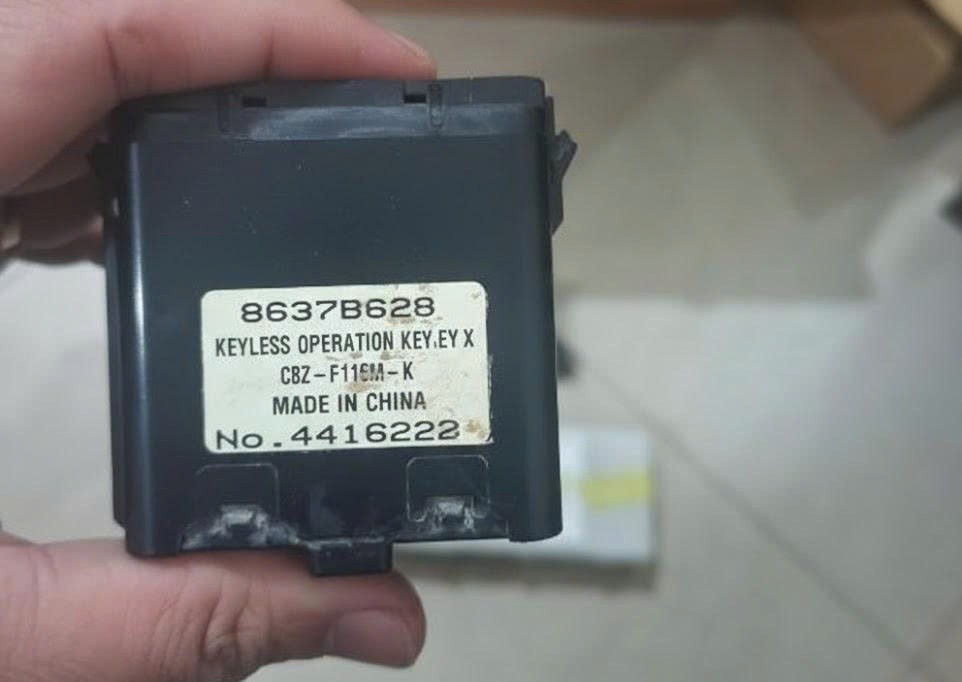 Hộp đựng, chứa chìa khóa điều khiển từ xa, chống trộm đề nổ chỗ yên ngựa Mitsubishi Outlander, Attrage hàng bãi