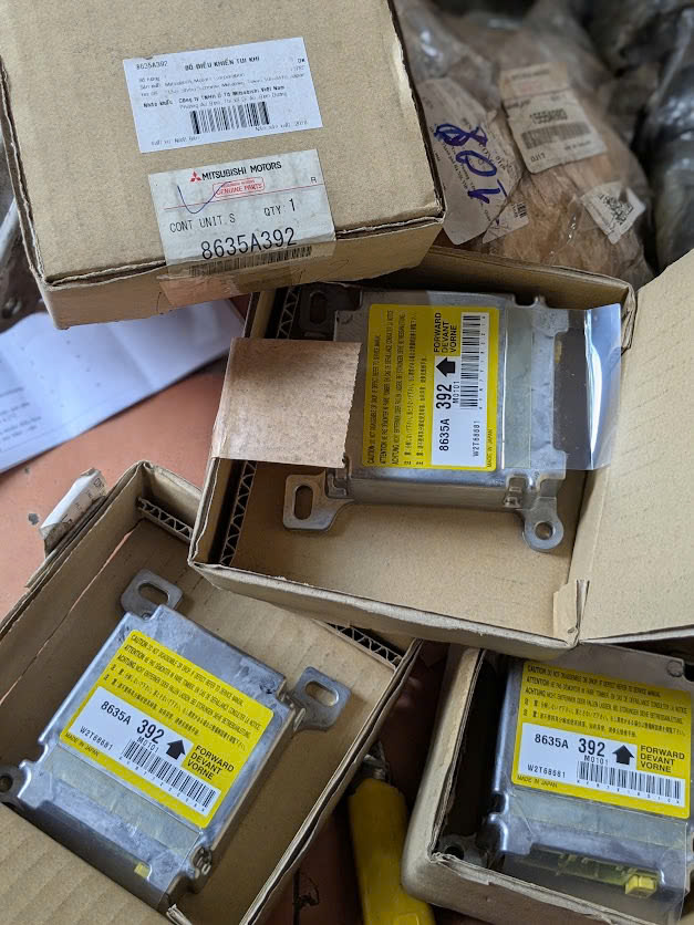 Hộp điều khiển túi khí Mitsubishi Mirage  Mitsubishi Attrage